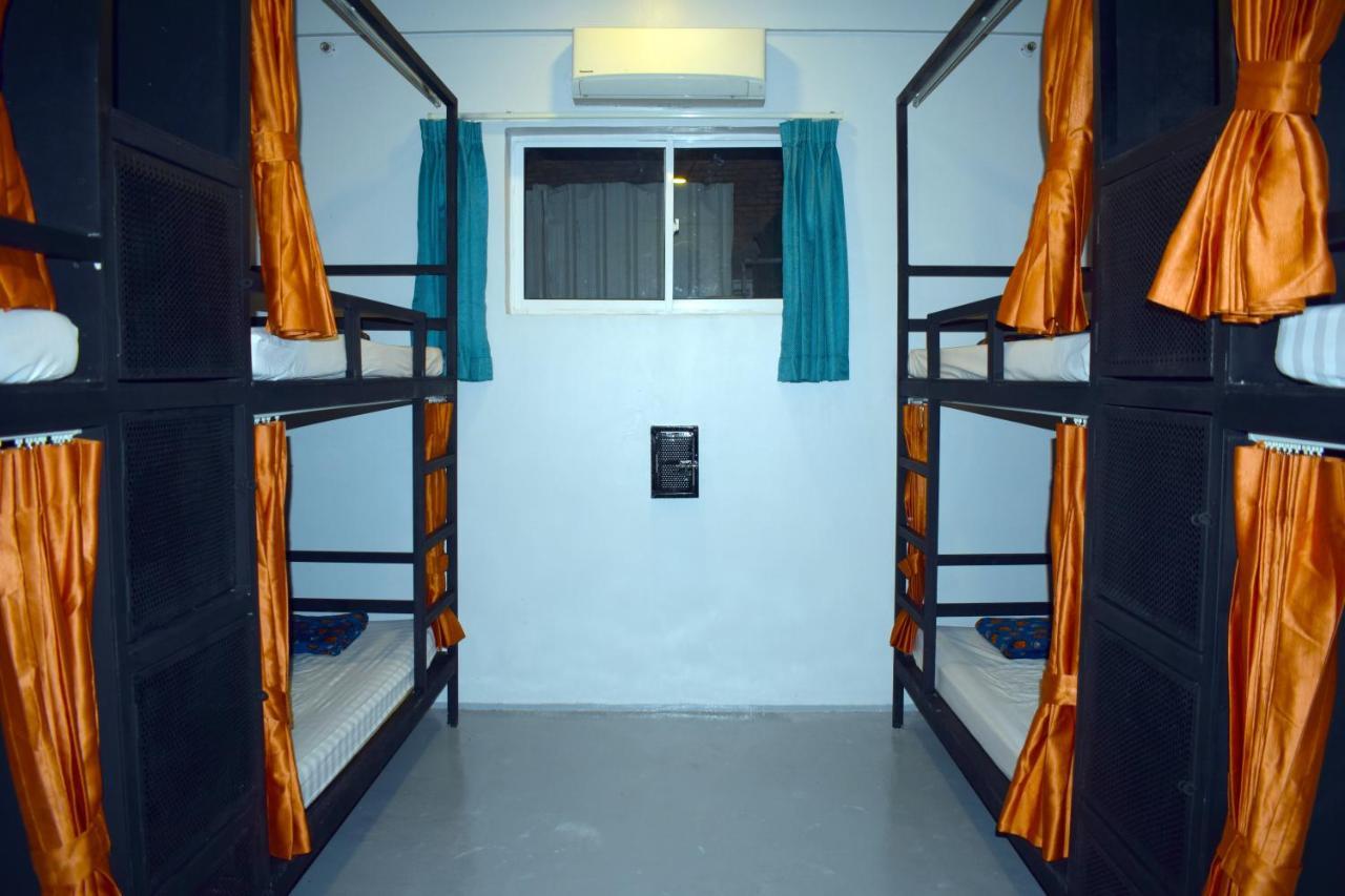 Hostel Revolution Siem Reap Exterior foto
